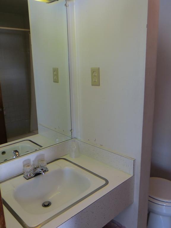 Daniels Motel La Salle Room photo