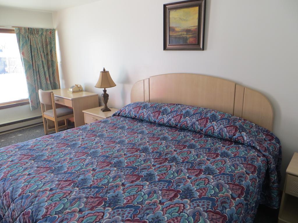 Daniels Motel La Salle Room photo