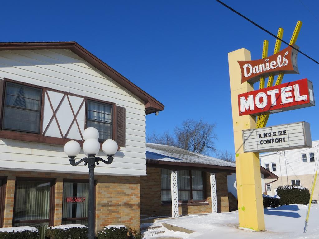Daniels Motel La Salle Exterior photo