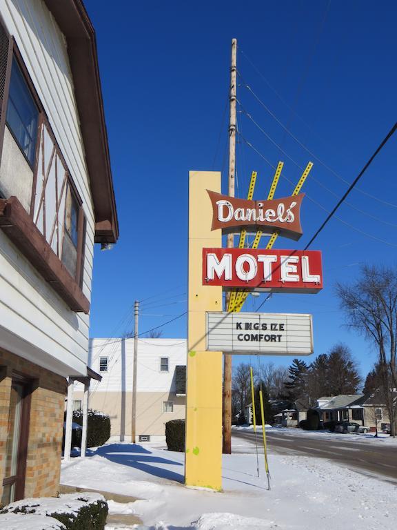 Daniels Motel La Salle Exterior photo