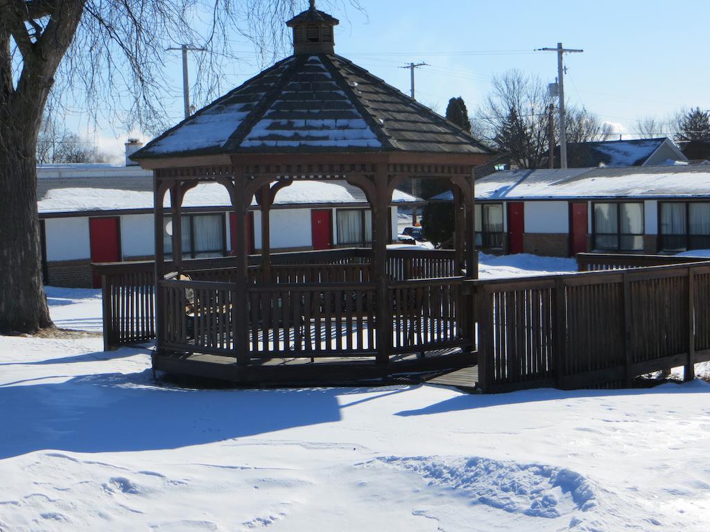 Daniels Motel La Salle Exterior photo