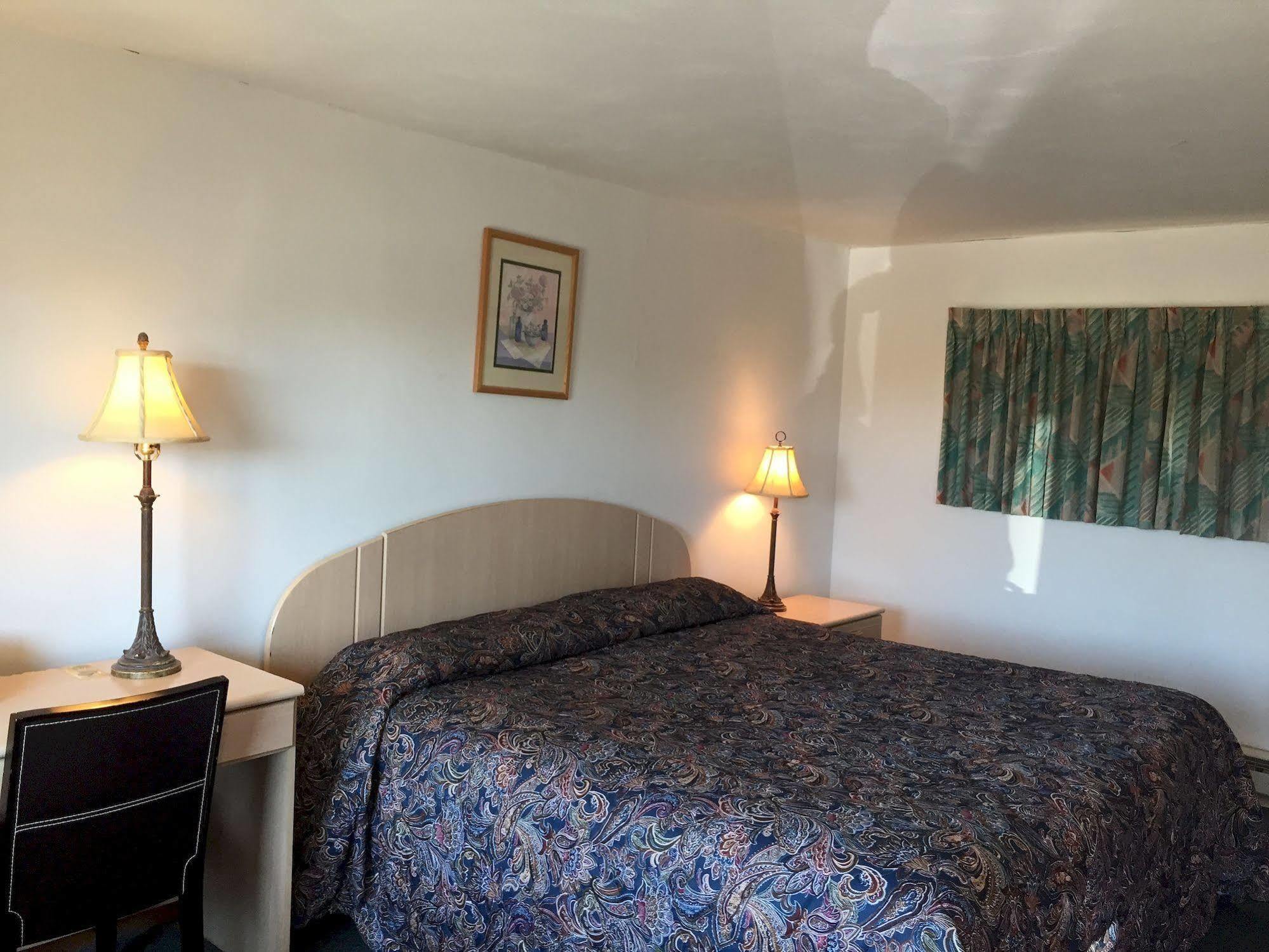 Daniels Motel La Salle Exterior photo