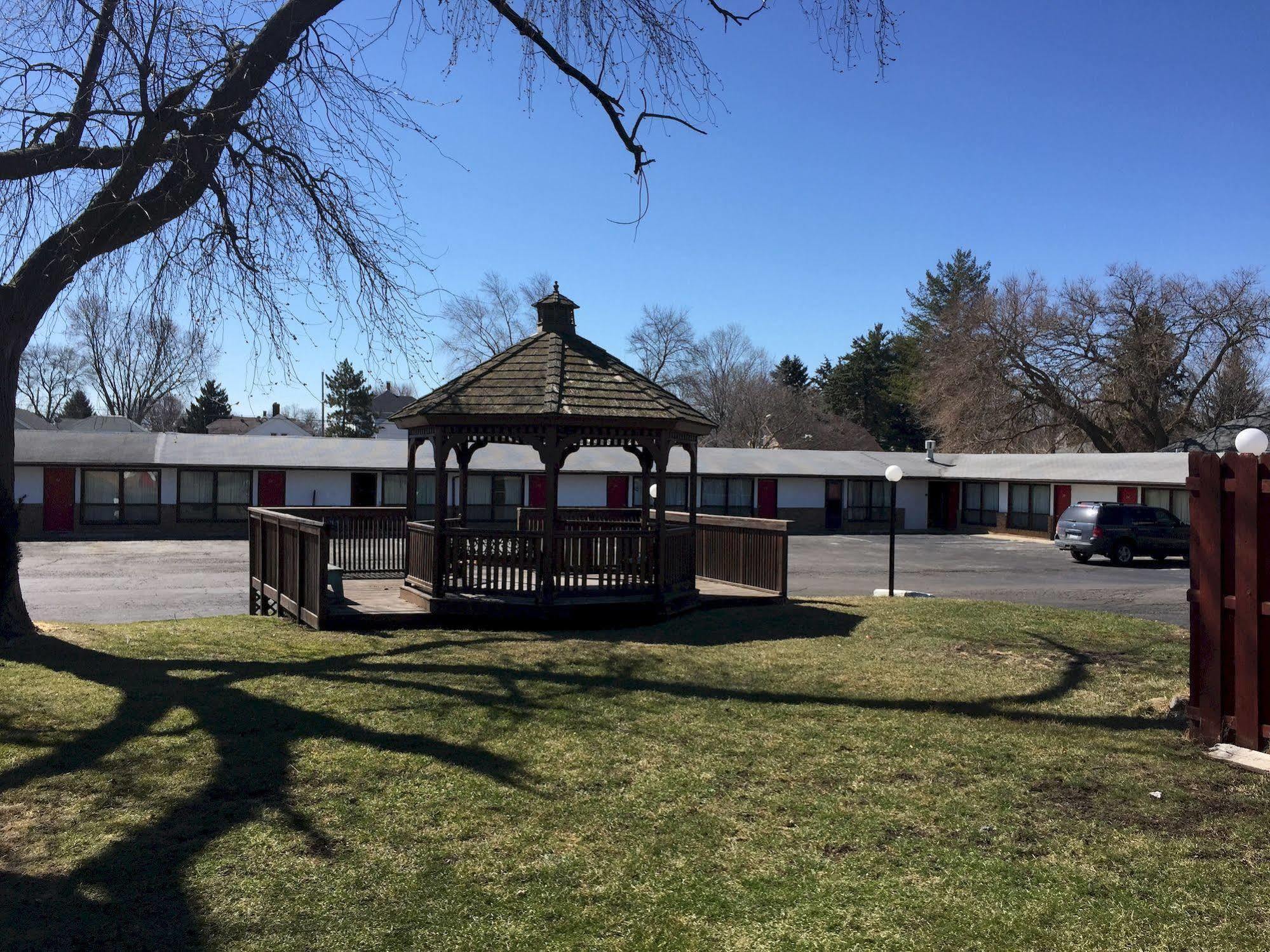 Daniels Motel La Salle Exterior photo