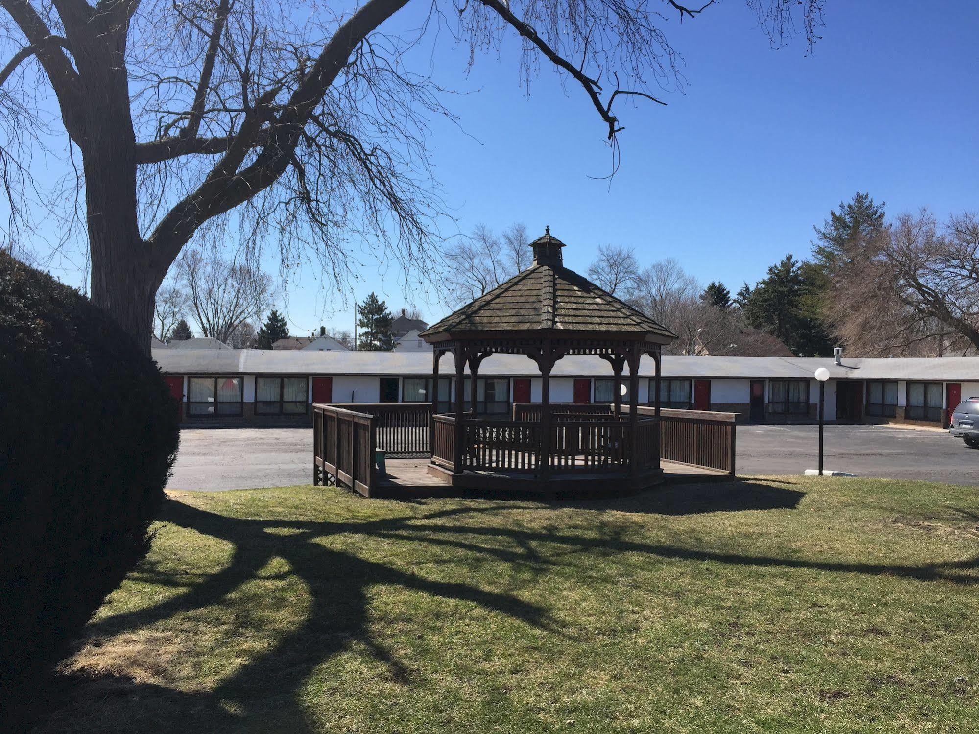 Daniels Motel La Salle Exterior photo